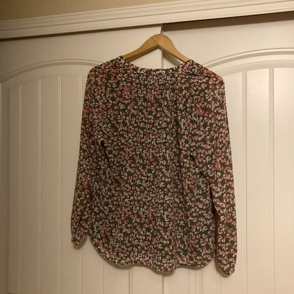 J. Crew Factory Raglan Button-Up Shirt Medium Green Pink Floral Print V Neck - Picture 3 of 3